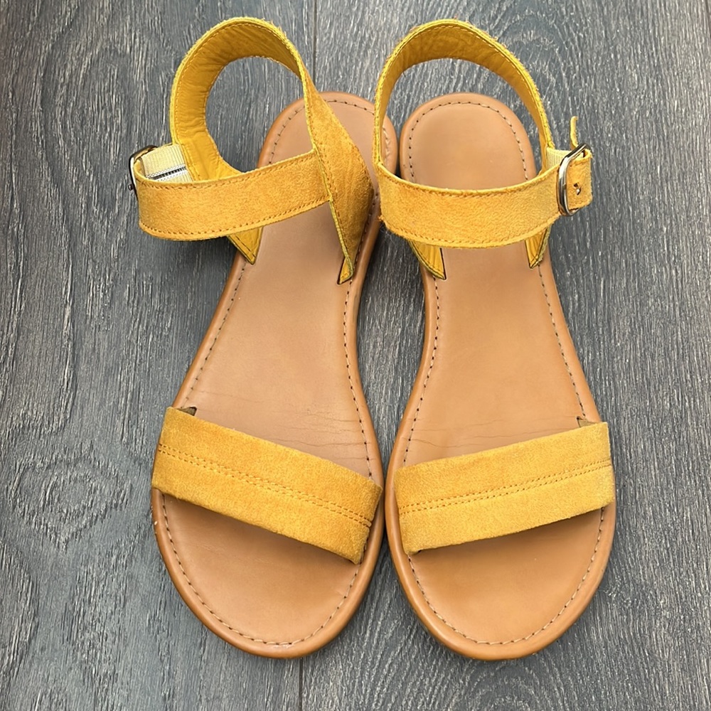 Rouge Sandals